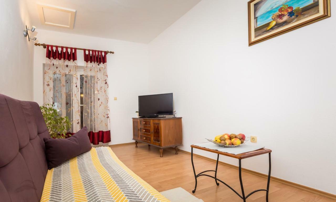 Apartment Leut With Spacious Terrace And Sea View Slatine Exterior foto